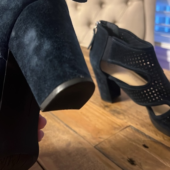 Bella Vita Suede Leather Leslie Perforated Gladiator Booties Navy Blue Size 10 - Picture 4 of 9